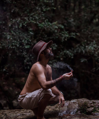 Presentamos a Juan Pineros, Instructor y Facilitador de Yoga en El Jardín de la Paz